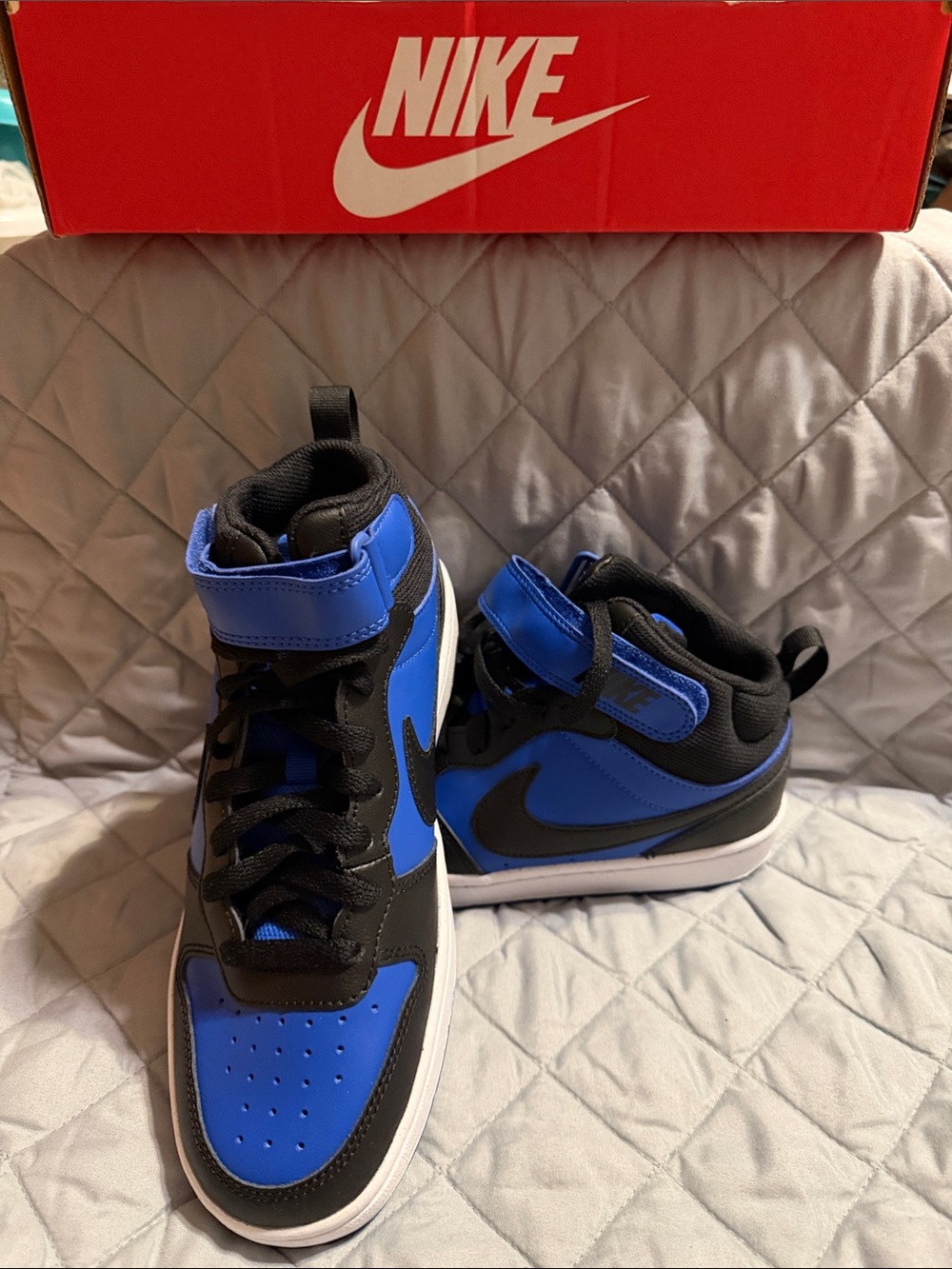 Nike Kids Mid-Top Sneakers in Blue and Black